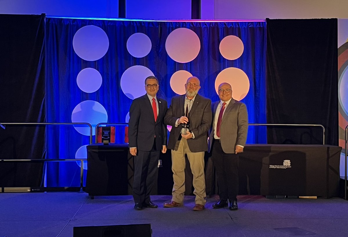 OSUOutreach's tweet photo. Congratulations again to the Columbus Free Clinic for earning a 2023 W. K. Kellogg Foundation Community Engagement Scholarship Award! #23ESC @OhioStateMed https://t.co/STdd7npTPd