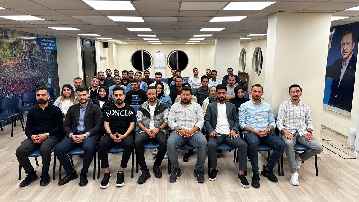 akgenclikkmaras's tweet photo. İl Gençlik Kolları Başkanımız @ferenasci başkanlığında haftalık olağan Yönetim Kurulu toplantımızı gerçekleştirdik.

Toplantımız hayırlara vesile olsun. https://t.co/E8u8gVzWGy