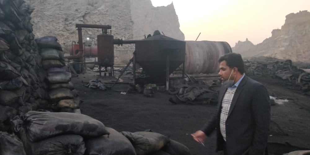 Shehzadars's tweet photo. @kaamran @IbadinIslamabad @CDAthecapital @Islamabadies @DGEnvtCDA @AajKamranKhan @afiasalam @Amazing_pk @CyclingIsb @navift @nadeemhaque @HamidMirPAK @AmirMateen2 @Razarumi illegal Tarcoal,Asphalt &amp; Tyre burning plants in @MargallaHNP adjacent B-17 Multi Gardens ruining &amp; devastating whole environment and on top B-17 residents lives..slow poison.. running under nose of @PakEPAIslamabad @rinasaeed @WildlifeBoard but no action.
@Muhamma11185392 https://t.co/w40vveXPfO