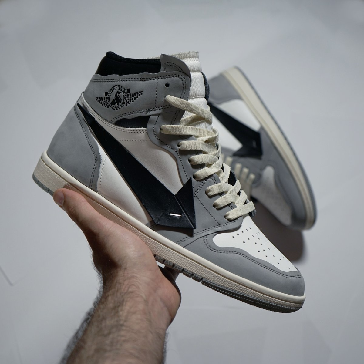 rapidscrew's tweet photo. ✅ Demain soir Vendredi 6 octobre à 20h c'est le dernier restock de la Air Origami "Paper Grey" ! ✅

On remercie tous ceux qui nous ont fait confiance lors des précédents drops et qui ont chopés leurs Heat &amp; Origami first edition 🤝

Lien en bio 🌐 https://t.co/V1X37dHdKt