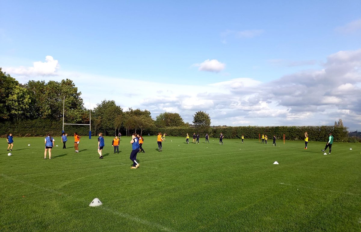 PGS_Sport's tweet photo. Another fantastic turnout for girls and boys football tonight, lots of talented players working hard each week. @PudseyGS #futuresbright #footballcrazy https://t.co/2sLLF7MIvF