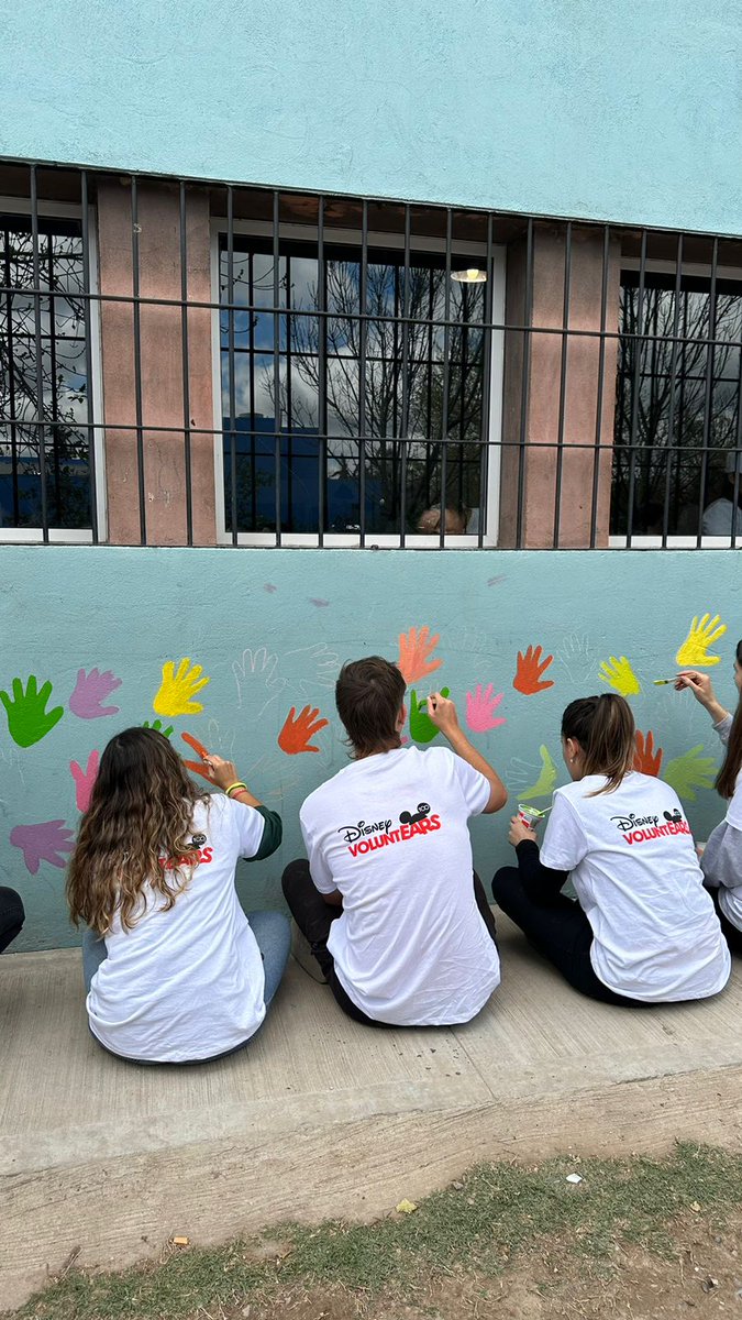 El team Disney a full!! #Disneyvoluntears #Disney100