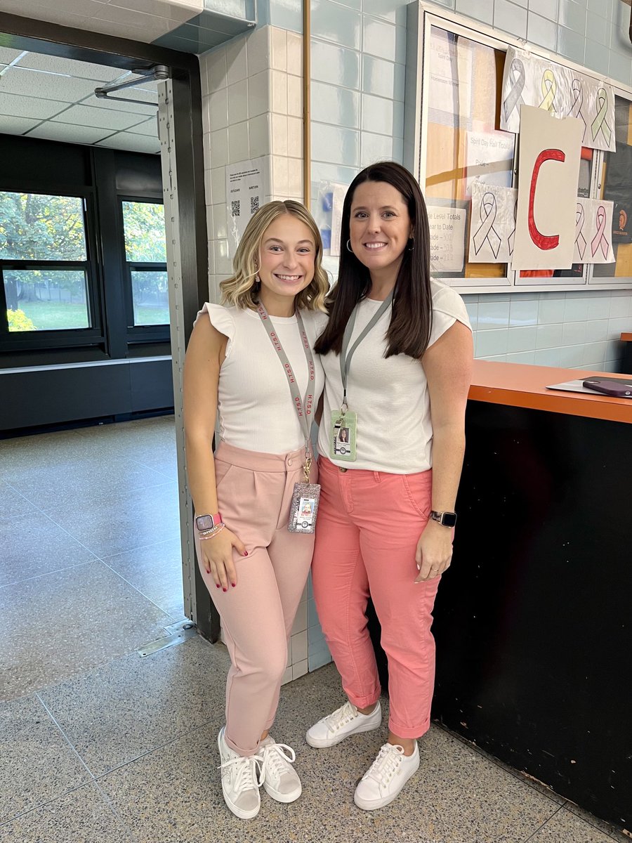 On Tuesday, Ms. Leonard and I took a stand against bullying by dressing similarly! #WeekofRespect ⁦@HTSD_Grice⁩