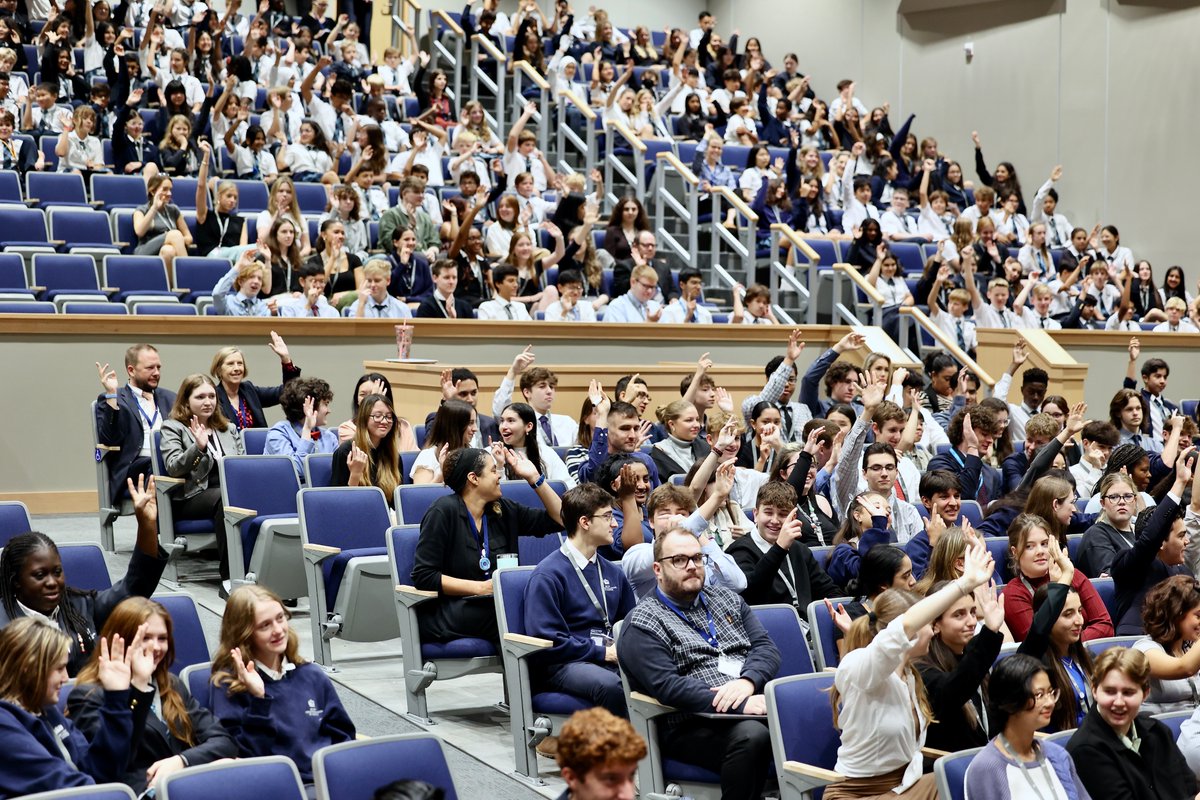 BISHouston's tweet image. We're proud to celebrate our international diversity.
Its Hispanic Heritage Month, in celebration our Year 12 #naeachievers are shining a light on the celebration. #secondaryassembly #BISHouston #naecreateyourfuture #HispanicHeritageMonth