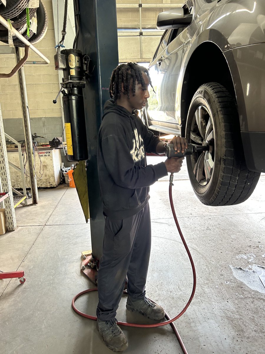 ⁦@stmikesbolton⁩ co-op student Joseph working hard at Speedy Auto Service. Keep up the great work Joseph! #thunderproud