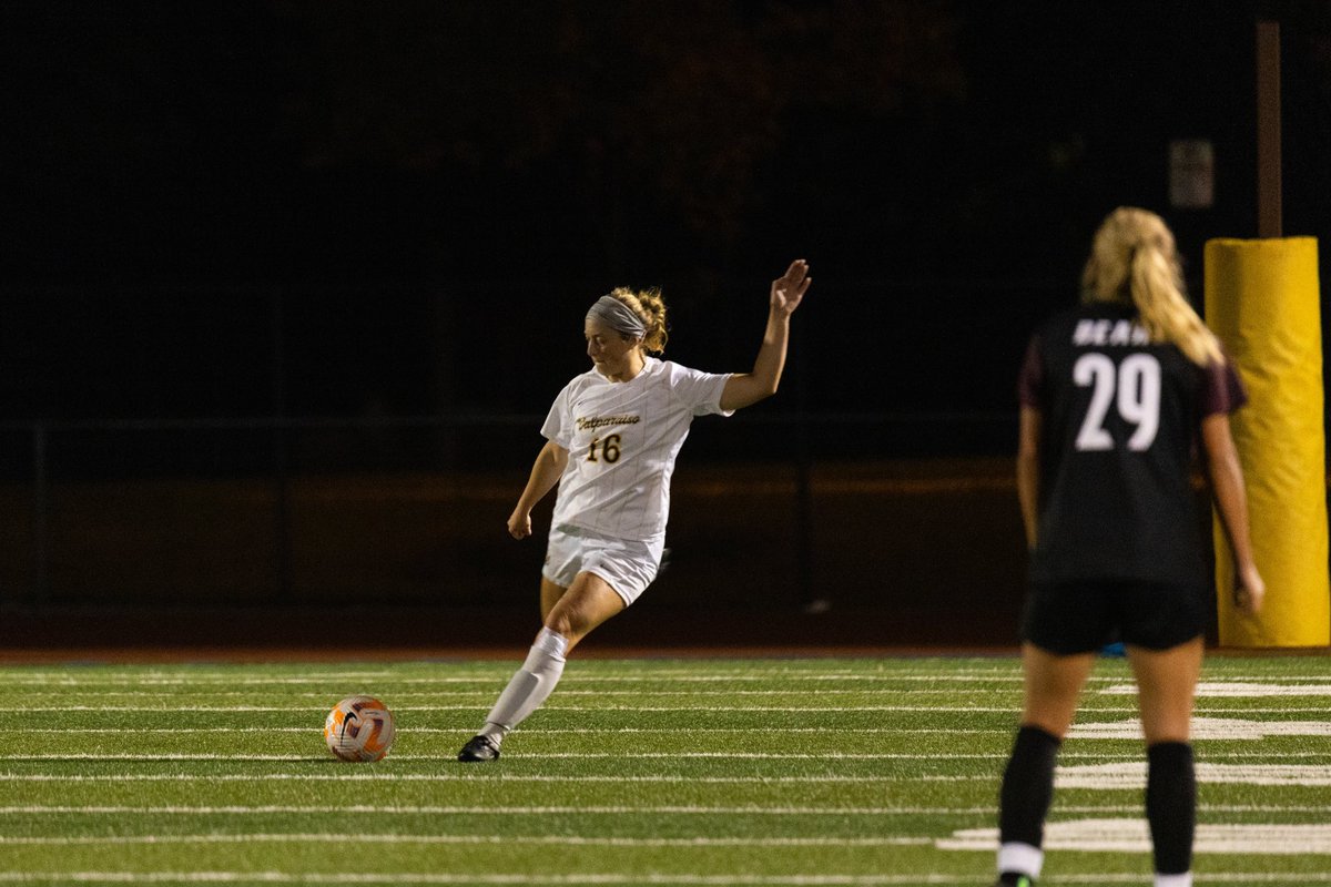 ValpoWSO's tweet photo. Back under the lights tomorrow! 
#RollBeacs #GoValpo 

@valpoathletics @nikkicoryell13 @samgountounas @abbywhite228 @allieanderson26 @nicole_norfolk @bdaisyy7 
📷 @a_j_stevens https://t.co/yptGl0grYD
