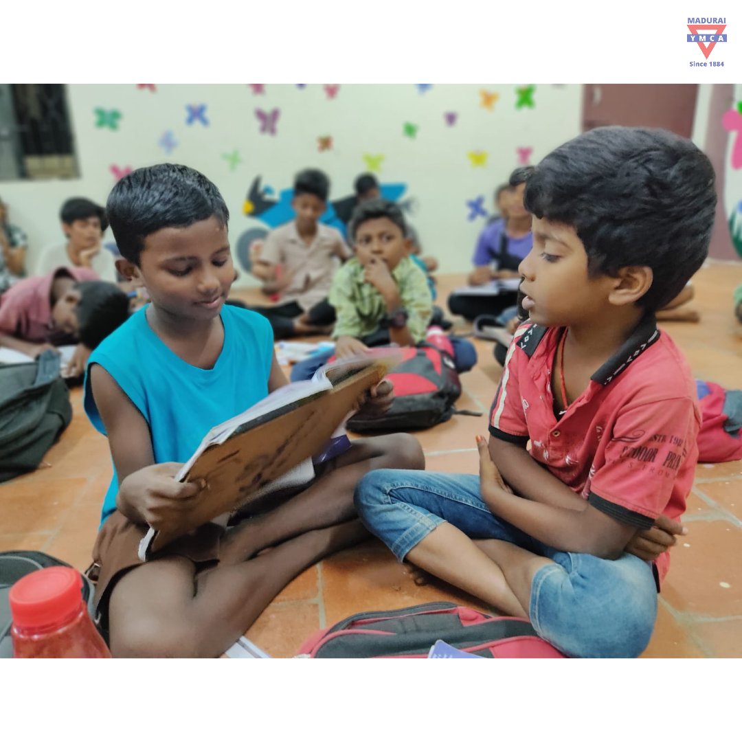 YmcaMadurai's tweet image. #Peerlearning is a great #learningmethod that helps children #understand or learn concepts easily. This picture was clicked as the kids indulged themselves in #peertutoring at the #YMCAEveningStudyCenter, a place where they learn together with their #friends. #YMCAMadurai #YMCA
