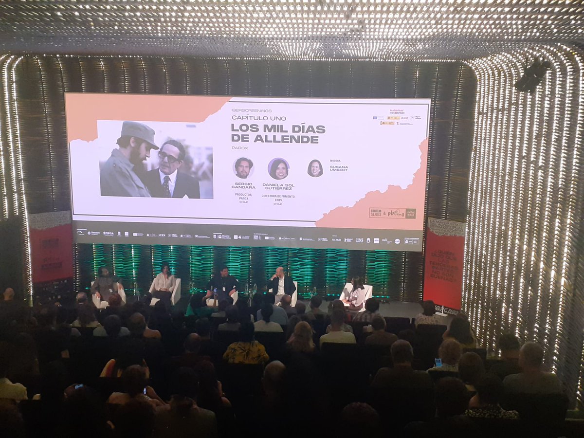 A sala llena ha sido la proyección del primer capítulo "Los mil días de Allende" en <a href="/iberseries_pi/">Iberseries & Platino Industria</a>. Luego se realizó un coloquio en el que participaron  <a href="/kekoG/">Sergio Gándara</a> y Leonora González de <a href="/paroxproductora/">ᴘᴀʀᴏx</a>, el director de la serie Nicolás Acuña y Daniela Gutierrez de <a href="/CNTVChile/">CNTVChile</a>