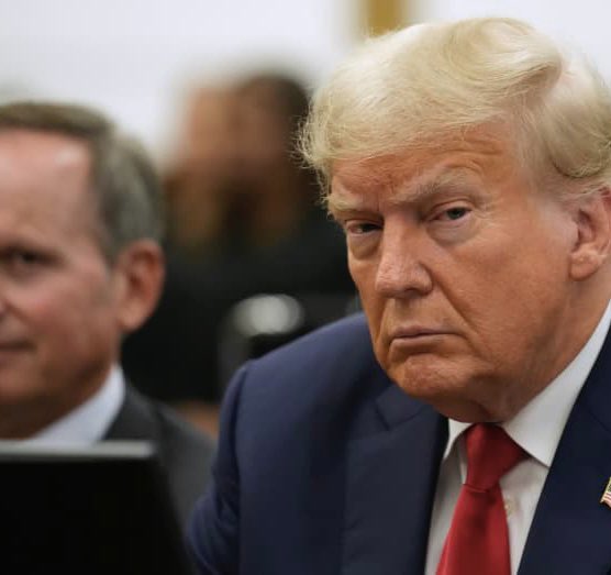 OmarRiverosays's tweet image. BREAKING: Republican 2024 presidential candidate Donald Trump loses it, throws a humiliating courtroom hissy-fit at his New York fraud trial after remaining uncharacteristically quiet during the first two days of trial. 

It all started when the Judge Arthur Engoron declared that…