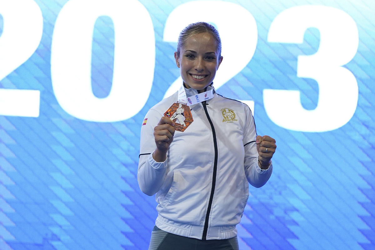 ¡¡¡Enhorabuena!!! <a href="/nuriaescudero13/">Nuria Escudero Solis</a>, graduada en Farmacia y estudiante de Medicina en la Universidad de Alcalá, no para de cosechar éxitos y acaba de alzarse tercera del Mundo en Karate, en Chipre. ow.ly/9peF50PT0a6 #UAH #DeportesUAH #DEPORDESUAH #crack @deportes_UAH