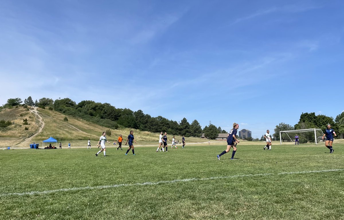 shellymarriage's tweet image. July 2022 my daughter played a soccer game by this hill in Centennial Park Etobicoke in Extreme Heat. Yesterday (October 2023) it felt just as Hot &amp;amp; she ran a 6K up the darn thing 🤷‍♀️🤷‍♀️🤷‍♀️#recordbreakingweather #birchmountinvitational 👏🔥☀️🔥