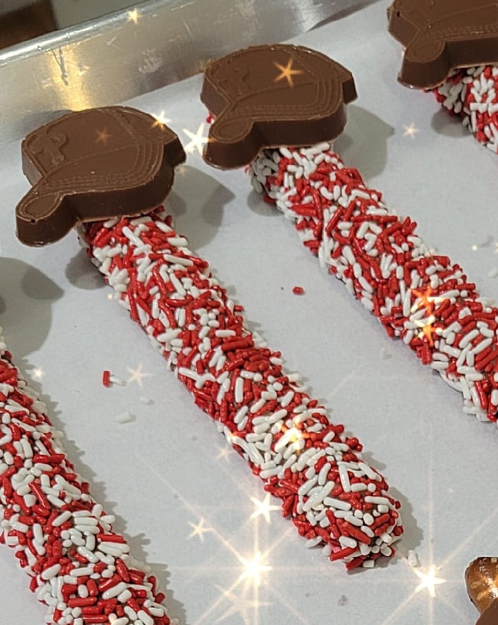 sweetashleys's tweet photo. Who's basking in the glory of our Phightin Phils' victory last night.? ⚾🧢

We have more pretzel rods, milk chocolate baseballs and of course, you can get some red and white M&amp;M's that are perfect for enjoying during the game. https://t.co/VCSKY7lINw