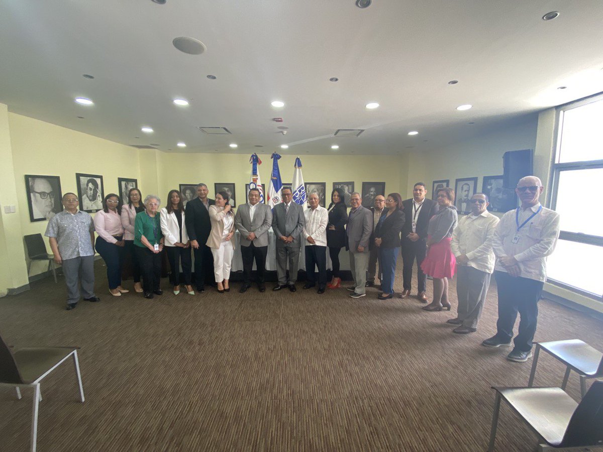 FIRMAN CONVENIO INTERINSTITUCIONAL 
BNPHU Y OFICINA NACIONAL DE DERECHO DE AUTOR 
Las partes se comprometen, entre otras, a facilitar la realización de gestiones y procesos vinculados al Depósito Legal, según establecen los arts. 156 al 161, de la Ley 65-00 sobre Derecho de Autor