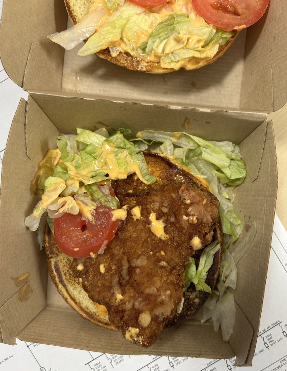 laoboi2o3's tweet photo. @McDonalds why is my chicken patty the size of a dorito? https://t.co/ZjhN1629Xu