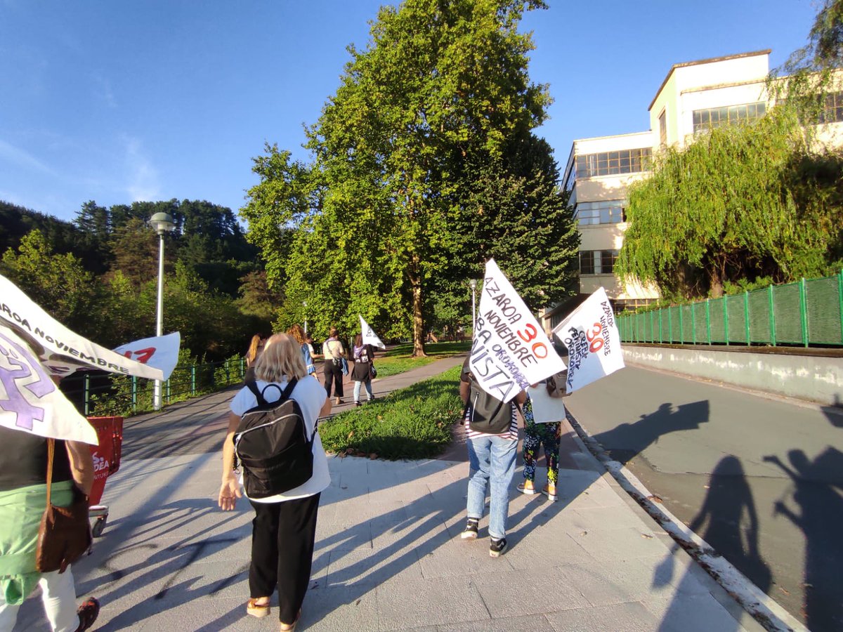 📢 <a href="/AiaraldekoMF/">Aiaraldeko Mugimendu Feminista</a> -ko kideak ere bertaratu dira gaur arratsaldean Autoglas-Glavistako langileei elkartasuna adieraztera, eta azaroaren 30eko greba orokor feministaren deialdia ere zabaldu dute ✊✊✊