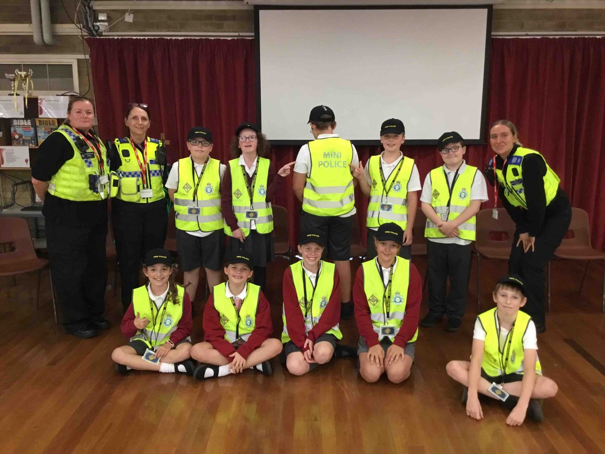 A great first Mini Police session with South Cave CE Primary School’s new recruits 🚓 

The new recruits discussed Keeping Safe Online with PCSO’s Watts, Coneyworth and Leng 💻 

All are eagerly looking forward to their next session! 😁

#InYourCommunity
#MiniPolice