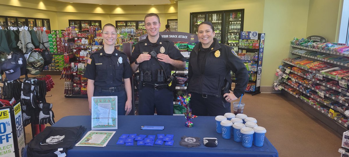markkratman's tweet photo. Another successful coffee with a cop event run by our Tewksbury Police Department - MA . Excellent job by all and it was great to see our awesome police department spending quality time talking with the residents. https://t.co/pIM95evoDF