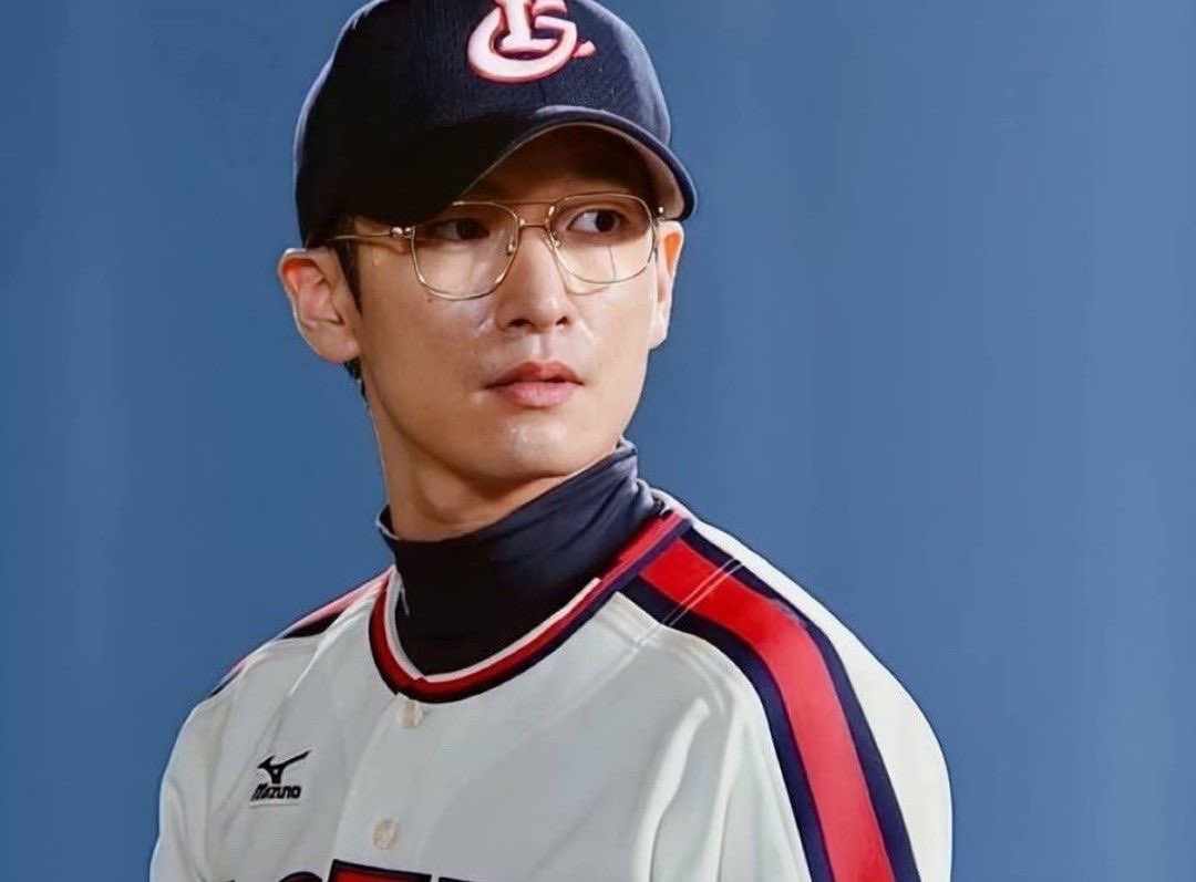 hstkp_'s tweet image. พี่โจปางชเวดงวอนคือหล่อมากจริง หล่อแบบตะโกน จังหวะโยนลูกเบสบอลคือเหมือนปาใจมาให้คนดูอ่ะเท่เกิ้นคุณพี่🥹💖