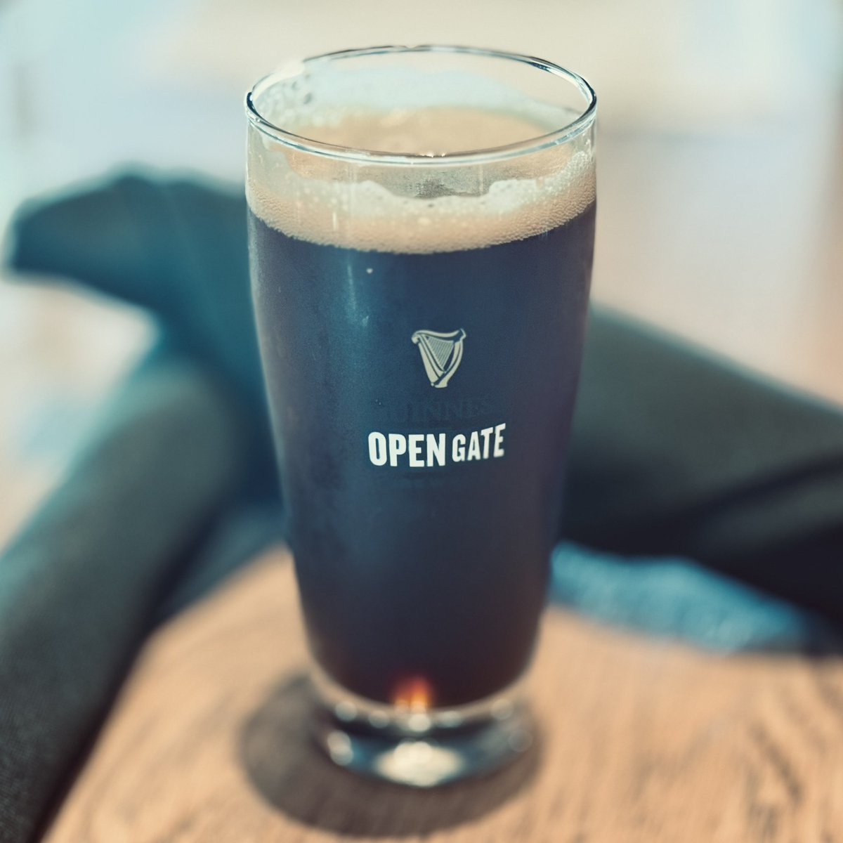 rodrakic's tweet photo. #Guinness opened a brewery in downtown Chicago. 

This is a pineapple coconut porter, brewed right here. It’s awesome. The fes braised lamb is solid too. #GuinnessOpenGate #Chicago https://t.co/aAsTTrIveD