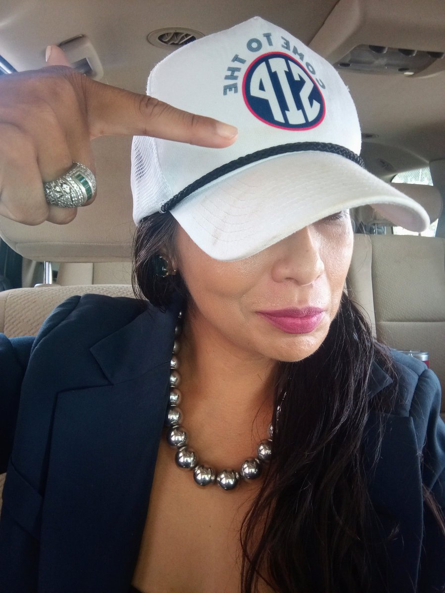 LeeAnnHerringOM's tweet photo. The classroom has been awesome and I do miss the kids but glad to get back to football crootin and columns today. Y'all know what time it is #____ToTheSip #RWRecruiting https://t.co/F5i0CTELcs