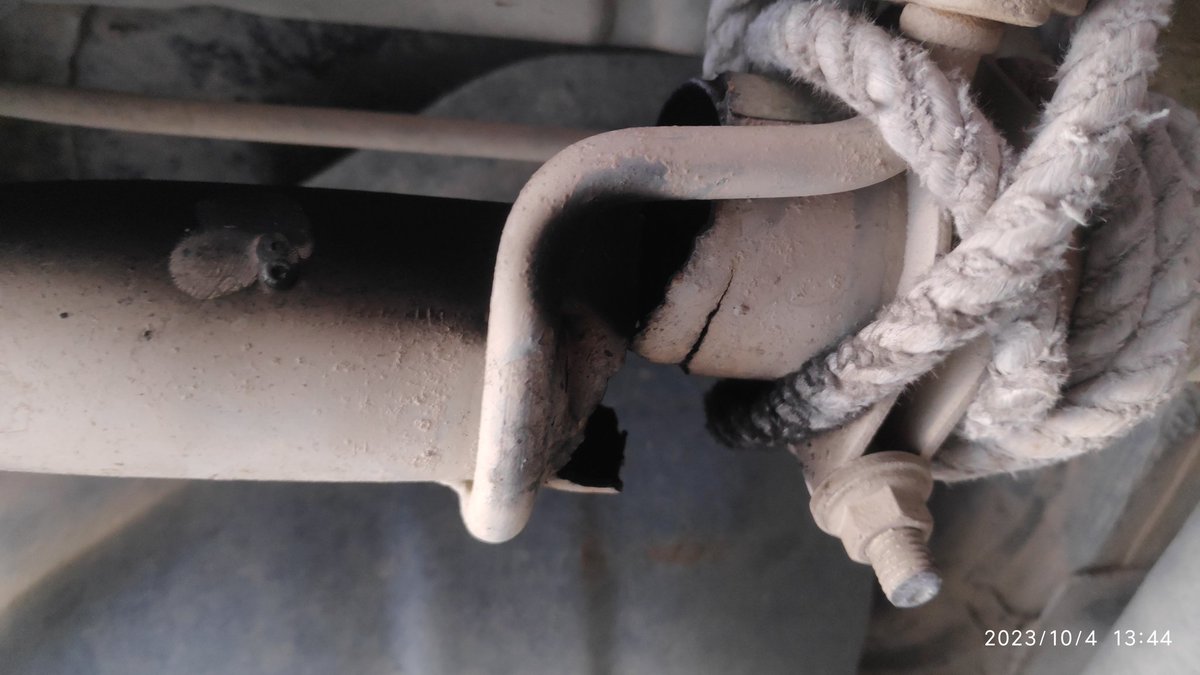 ChemistrypointU's tweet photo. @TataCompanies 
This is nexon disel car,,,in warranty period,,,it's silencer condition ,,
#जुगाड़
#Shameful 
#five star car,,, https://t.co/uFL9aq9O90