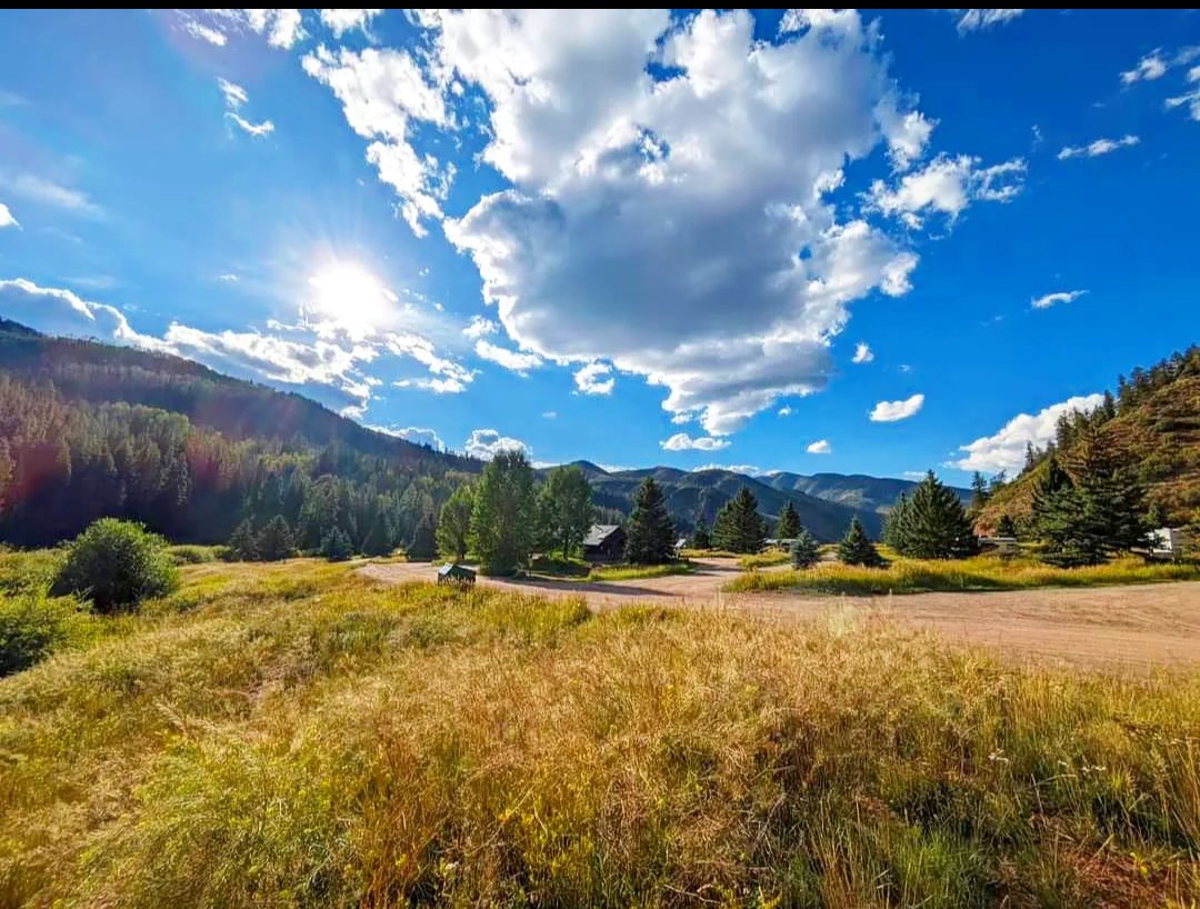 Hello USA!

Another great day to be in Colorado! The weather is phenomenal. Beautiful hikes to do this time of the year!. Definitely check us out for your next visit to CO!

#denver #coloradoexploring #coloradotravel #colorado #USA #travel #explore #outdoors