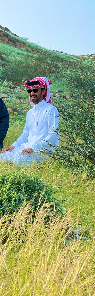 mm136mm_'s tweet photo. يارب الضعيف اللي تذكرك في نجواه
ذنوبه كبار ورحمتك فيه مرجوه

يا ثقل الندم مدري ياحر الندم حراه
بعد ما تمكن فالضمير وشعم ضوه

على عبدك اللي ما بقى شي ما سواه
حذف بالذنوب اخلافه وشافها توه https://t.co/ixI3n1S67A