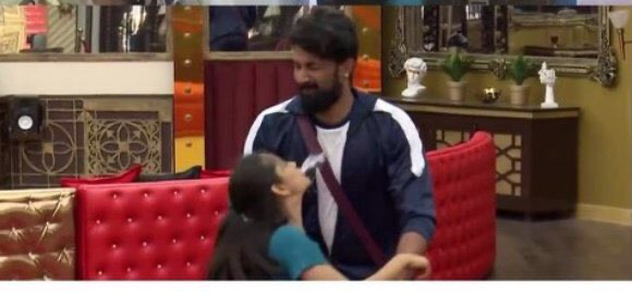 _someng's tweet photo. This Bava guy should’ve come to BB Ultimate instead! His spitting would’ve been celebrated by our fave duo 😉 #Aniroop #BiggBossTamil7 https://t.co/kEPTfZSd7r