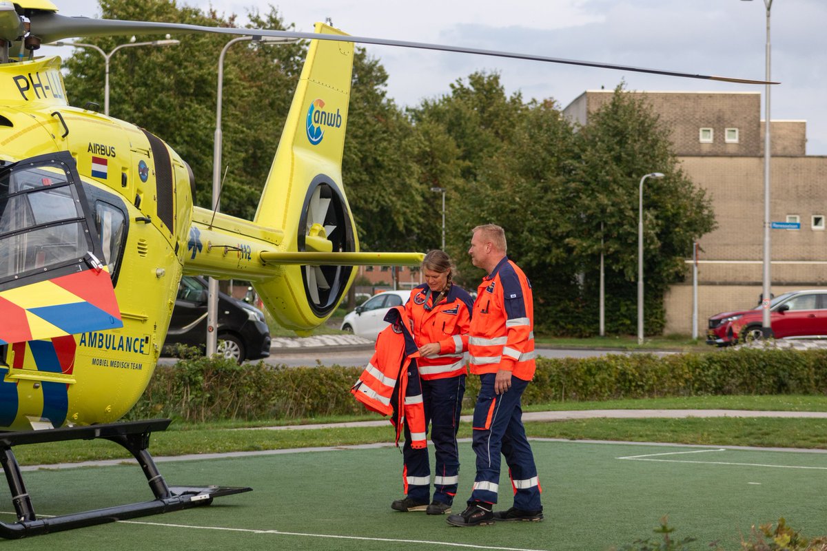 Tilburg_112's tweet image. Medische Noodsituatie in Woning Tilburg.
Lees meer op instagram.com/p/Cx_CxDsIfs9/…

#mmt #lifeliner #lifeliner3 #ambulance #politie #mobielmedischteam #traumahelikopter #helicopter #medical