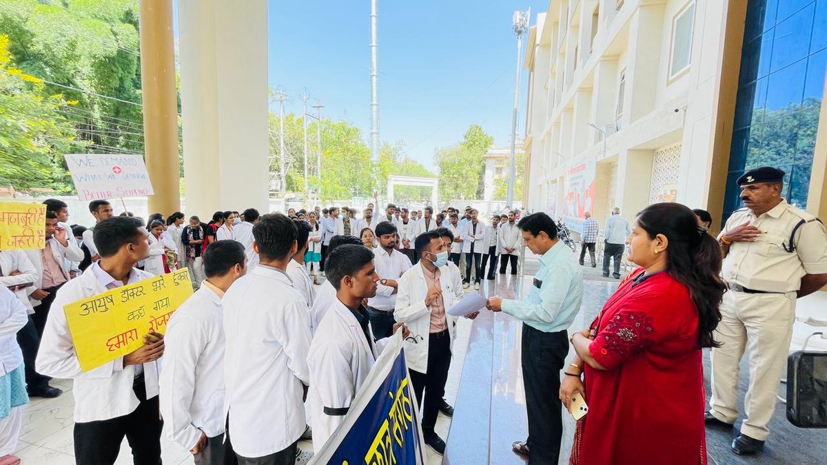 rajputyuvraj111's tweet photo. #Healersneedhealing
#Stipendlessthandailywages #delayeddegreedelayedprogress #आयुर्वेदकाडूबताभविष्य 
#अबकीबारआयुर्वेदछात्रकीहुंकार 
#MPAYUSHHOSHMEAAO #CARELESSAYUSHMP https://t.co/gdTT48X6IZ