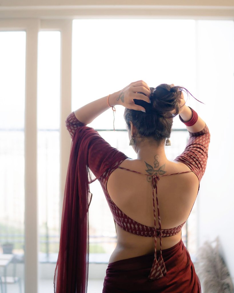_NikiVibes's tweet photo. Tempting 🤤
#DeepthiSunaina
#Deepthireddy
#DeepthiSunainahot https://t.co/xK3o3CWTVi