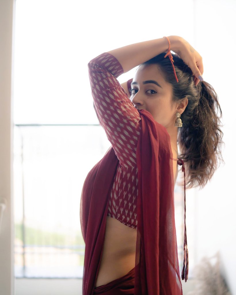 _NikiVibes's tweet photo. Tempting 🤤
#DeepthiSunaina
#Deepthireddy
#DeepthiSunainahot https://t.co/xK3o3CWTVi