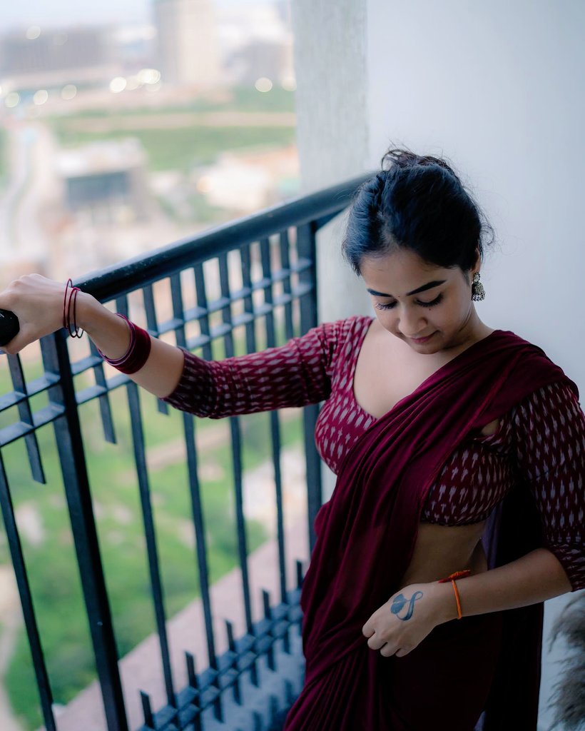 _NikiVibes's tweet photo. Tempting 🤤
#DeepthiSunaina
#Deepthireddy
#DeepthiSunainahot https://t.co/xK3o3CWTVi