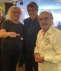 Mike Read tweet media