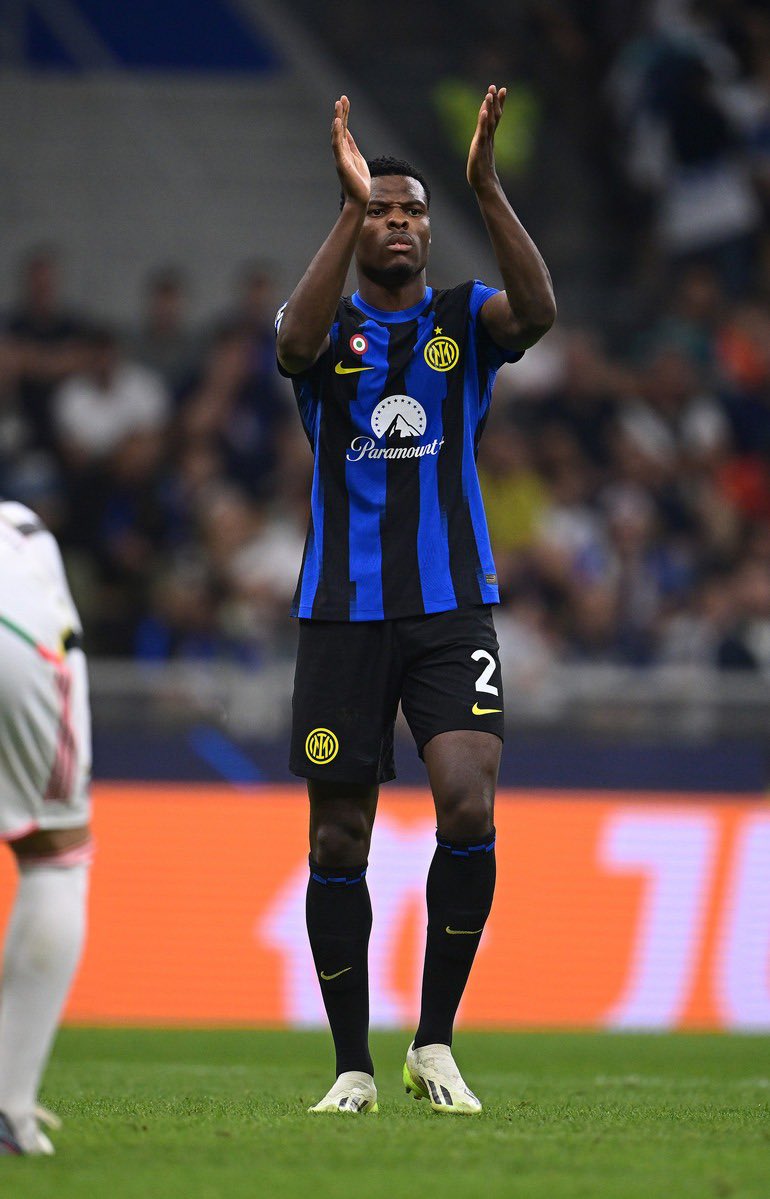 Denzel Dumfries tweet media