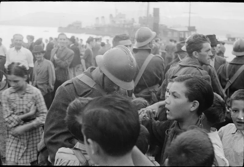 #OnThisDay- Today marks the 80th anniversary of the #Liberation of #Corsica in 1943. The event was also significant as it represented a step towards the liberation of mainland France &amp; defeat of Nazi Germany.

📷Allies greeted by crowds in Ajaccio - Fondation Charles de Gaulle