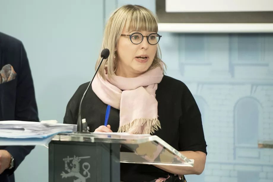 JapePuntila's tweet photo. @jliski Näin juuri. #EYlajarvi ei ole vielä saanut kuin #SaskaSaarikoski ojennukseen. Alemmalla tasolla porsastelu jatkuu.
Harjula heitettiin bussin alle, kun #akpekonen (#vasemmisto) oli sekoillut niin paljon, että oli pakko löytää syntipukki.
#maskigate
#sarmaste https://t.co/kpiqfyNqOD