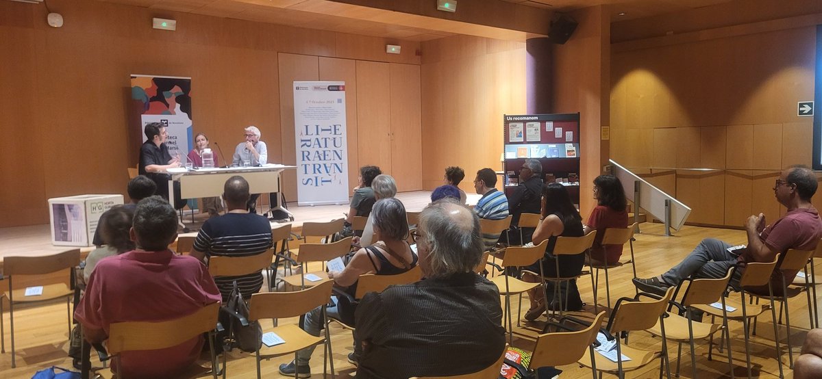 Comencem una nova edició de #LiteraturaEnTrànsit a la #bbcnElCarmel. Amb @MiquiOtero i @IsabelSucunza per parlar de #Eltriunfo de Francisco Casavella, abans de #ElDiadelWatusi @bcn_hg @BibliotequesBCN @a_llado