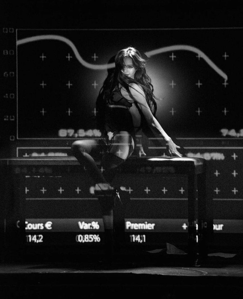 crazyhorseparis's tweet photo. There’s more ? 🫣💋
#LISAxCRAZYHORSEPARIS 
#CrazyHorseParis https://t.co/pLZUXWZ9iB