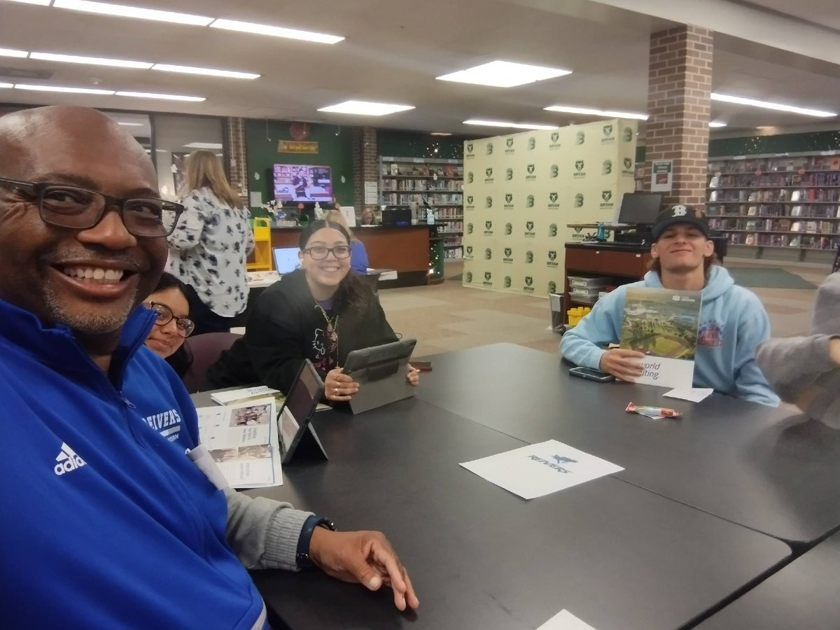 IWCC_Enrollment's tweet photo. Bryan High School was a success today! Thanks @OPS_BryanHigh for inviting us to be a part of this event!
We received 30+ applications today‼️
#IAppliedtoCollege #FutureReivers #IowaWesternCC https://t.co/73i16KqO1m