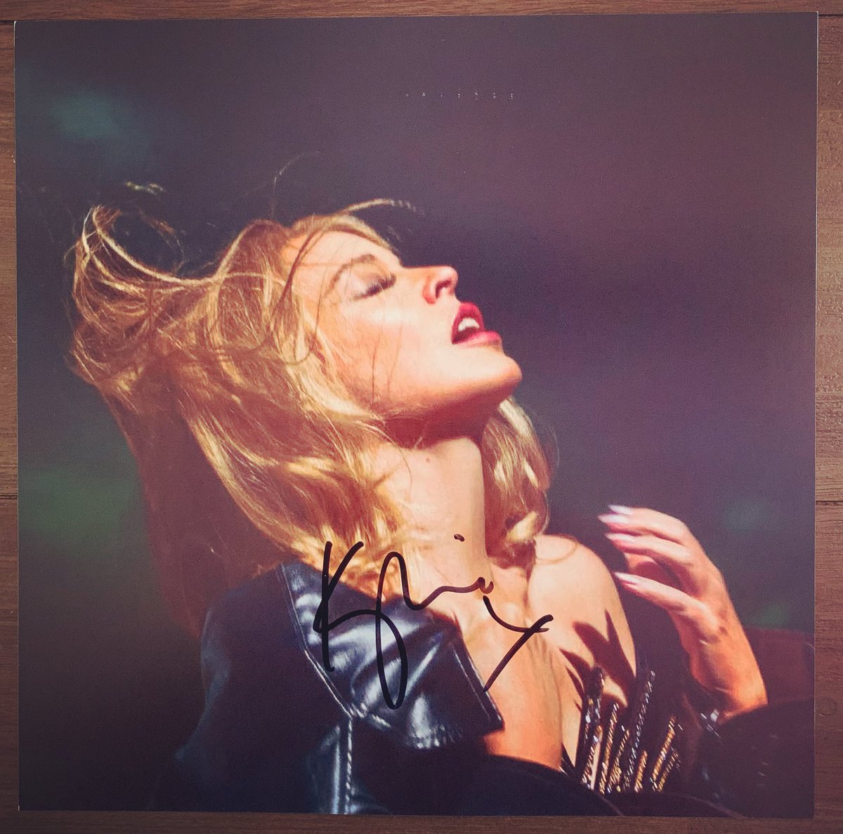 koudywoudy's tweet photo. La belle surprise du jour!

Merci @kylieminogue 😱🤩😍🥰

#photodedicacée #cadeau #signedpicture #artist #singer #artist #kylieminogue https://t.co/6KyXDau1kj
