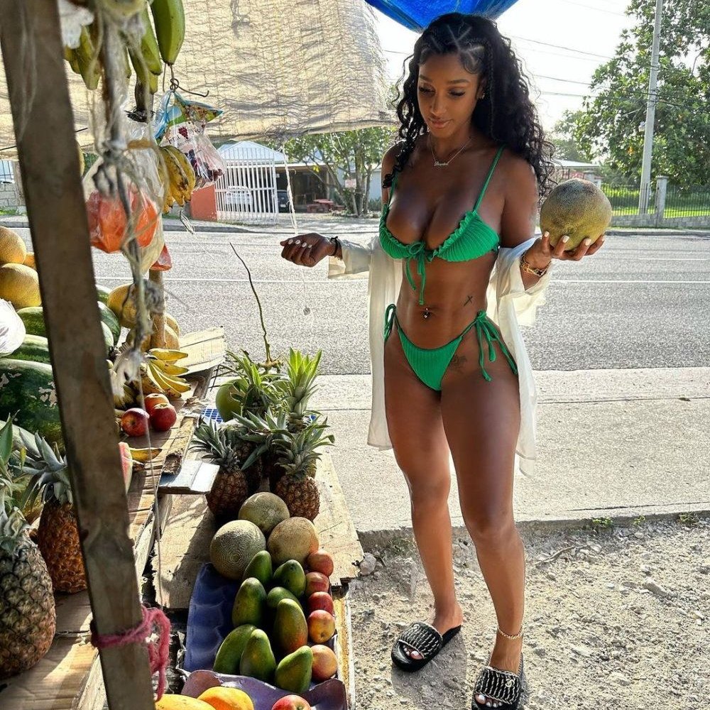 Niklas (@Bootysource) on Twitter photo 2023-10-04 18:04:46 #BerniceBurgos ...