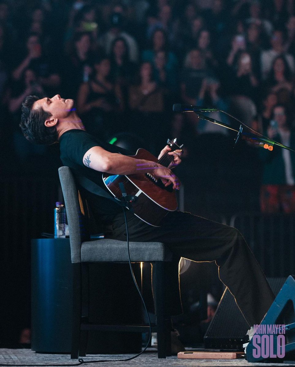 JohnMayer's tweet photo. MSG Night 1: crowd singalongs, deep cuts, a ‘Comfortable’ encore, intriguing signs… and a visit from the one and only STEVE MILLER @SMBofficial who graced us all with a brilliant acoustic rendition of ‘The Joker.’ Round 2 tonight! #imaginenotbeingthere https://t.co/7OUKUfMAIq