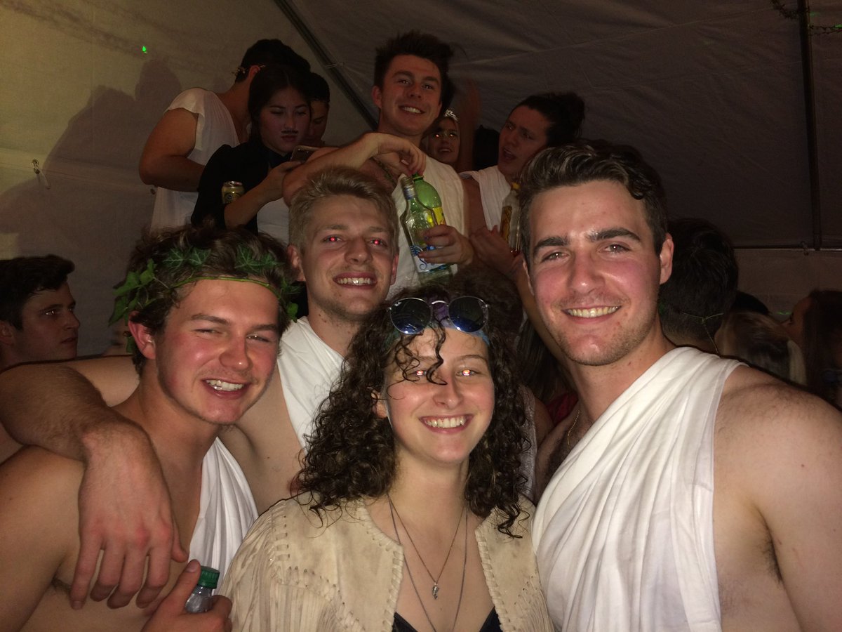 audkal17's tweet photo. finding my old phone full of photos has me in my Miley feelings 😖 https://t.co/mFxFEn8c4j