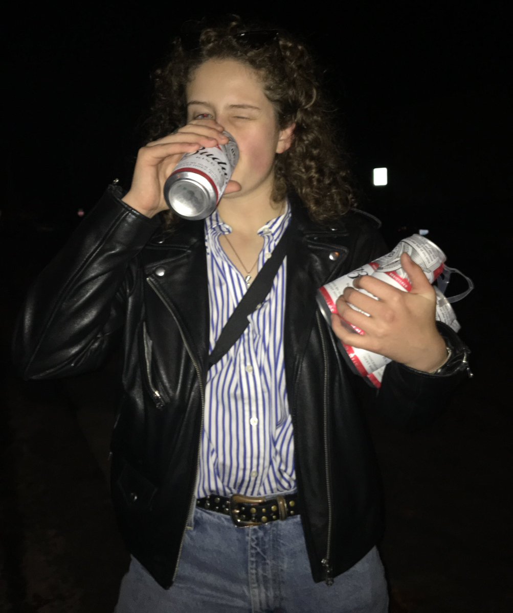 audkal17's tweet photo. finding my old phone full of photos has me in my Miley feelings 😖 https://t.co/mFxFEn8c4j