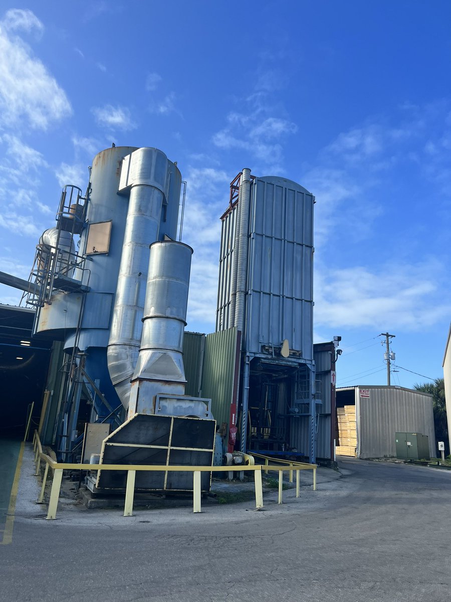 DDeConcilio's tweet image. Happy to be creating a partnership w Universal Forest Products in Auburndale to teach their employees English and Spanish!  ESOL. FOR. ALL.   Ty, Robert and Kris for the tour. Laura and I loved the field trip. #adulted @YoppToTheTop @PolkSchoolsNews @ACEofFlorida