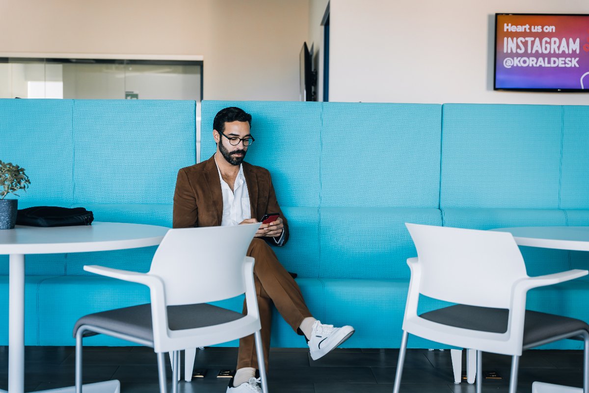 KoralDesk's tweet image. Experience the utmost comfort with our furniture at Koral Desk. Work in style and comfort! 💺💼 #ComfortableWorkspace #KoralDeskFurniture