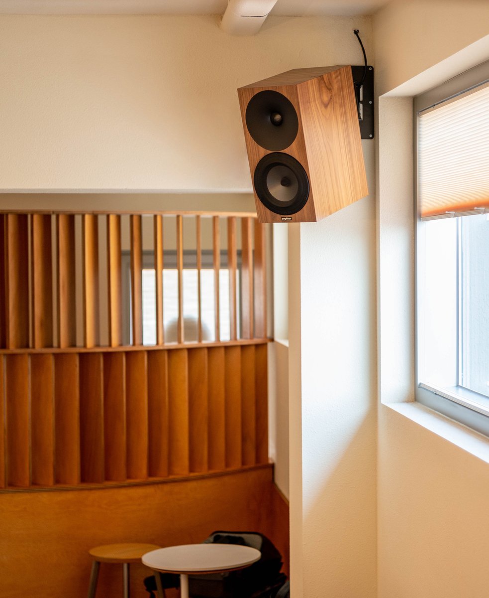 amphion_fi's tweet photo. Long Play Coffee &amp; Music in Jeju Island. A perfect blend of brews and tunes. Argon3S' taking the vibes to another level with beautifully honest sound. #argon3s #amphionloudspeakers #longplay #jejuisland https://t.co/XEayrD7uYy