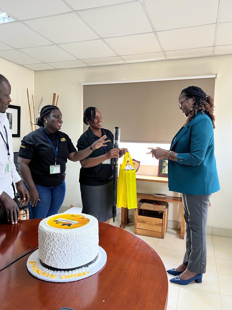 mtnug's tweet image. Our dedicated team, led by the MTN Billing Manager, Solome Namubiru, along with Account Managers Julie Anena and Fredrick Olwenyi, paid a special visit to our valued customers, Kawacom and Kyagalanyi Coffee.

We wanted to extend our heartfelt gratitude for your unwavering loyalty…