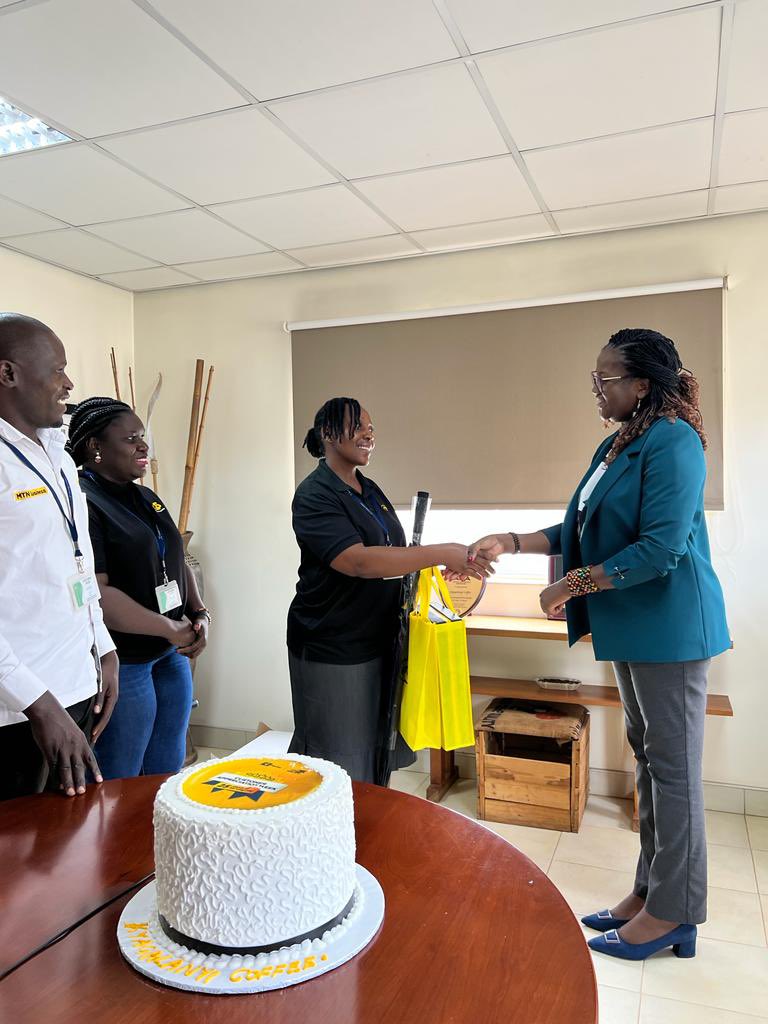 mtnug's tweet image. Our dedicated team, led by the MTN Billing Manager, Solome Namubiru, along with Account Managers Julie Anena and Fredrick Olwenyi, paid a special visit to our valued customers, Kawacom and Kyagalanyi Coffee.

We wanted to extend our heartfelt gratitude for your unwavering loyalty…